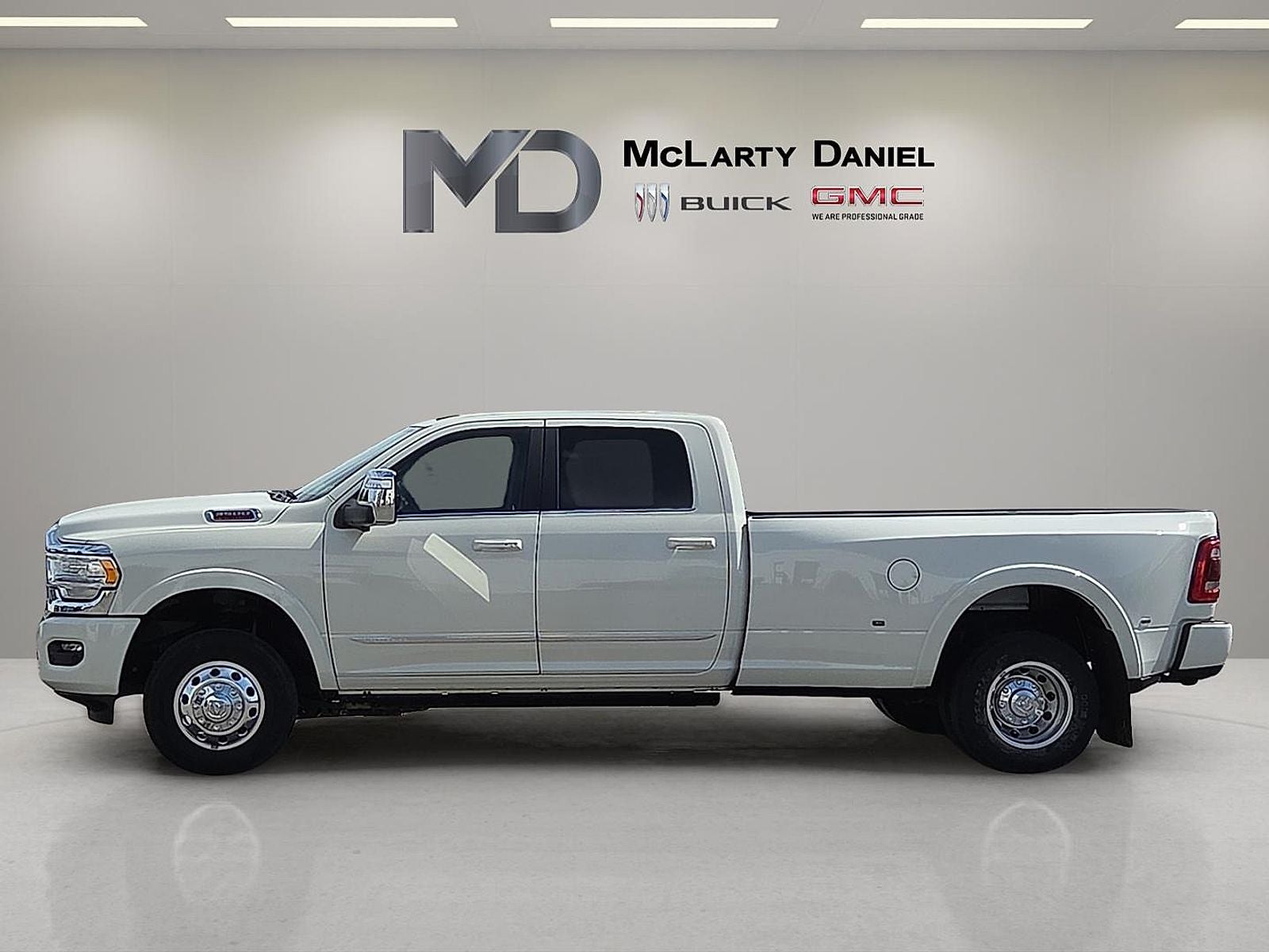 2024 RAM 3500 Limited Crew Cab 4x4 8' Box