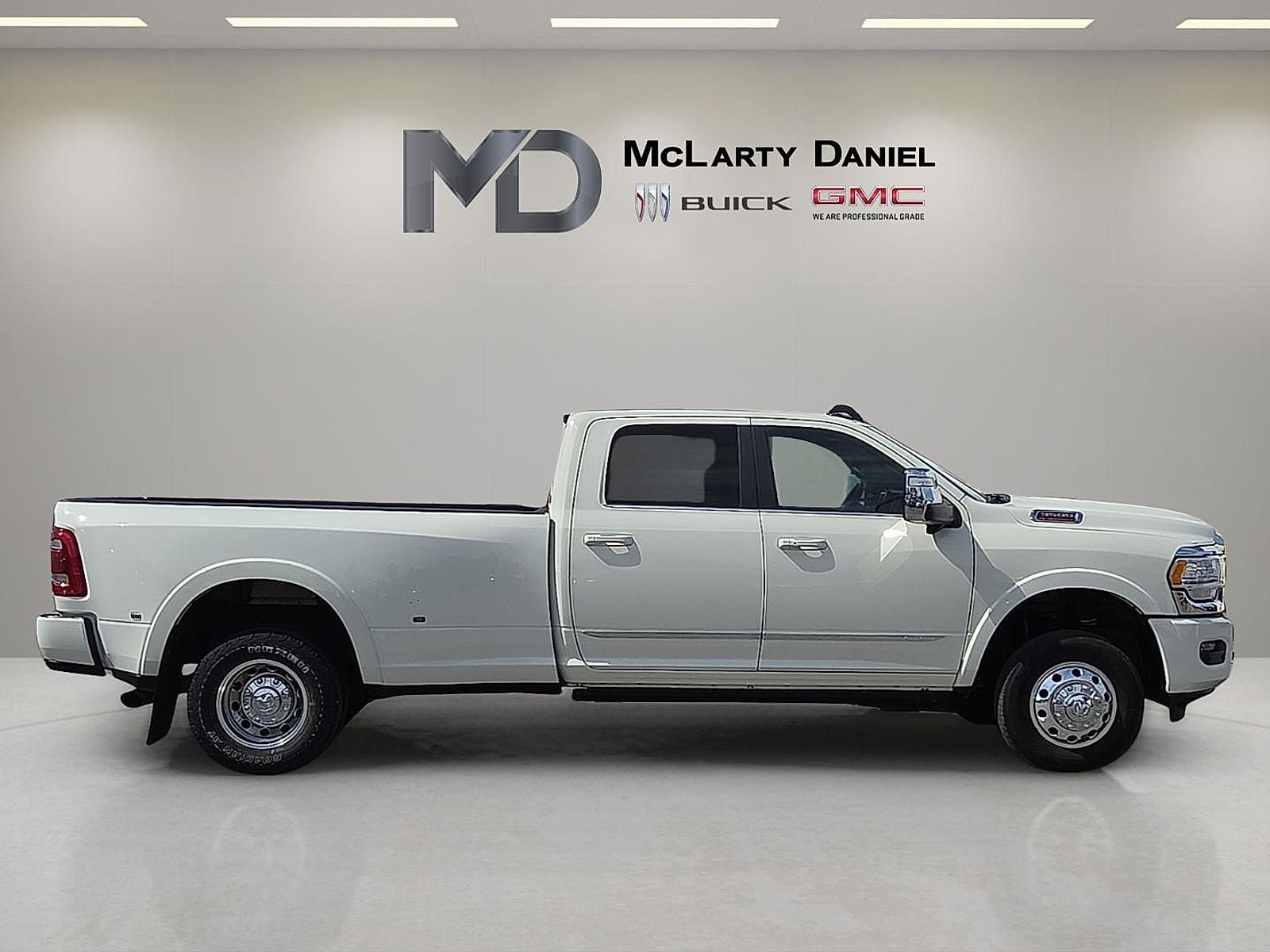 2024 RAM 3500 Limited Crew Cab 4x4 8' Box