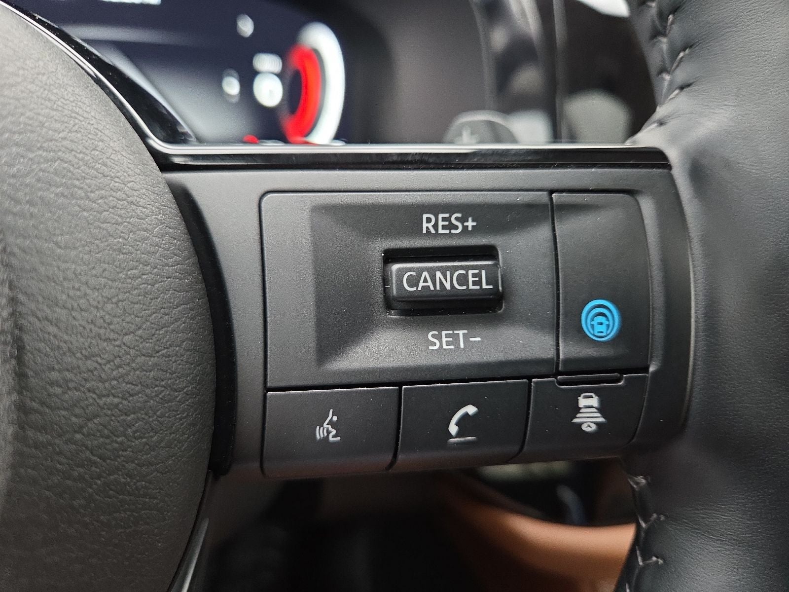 2024 Nissan Pathfinder Platinum FWD