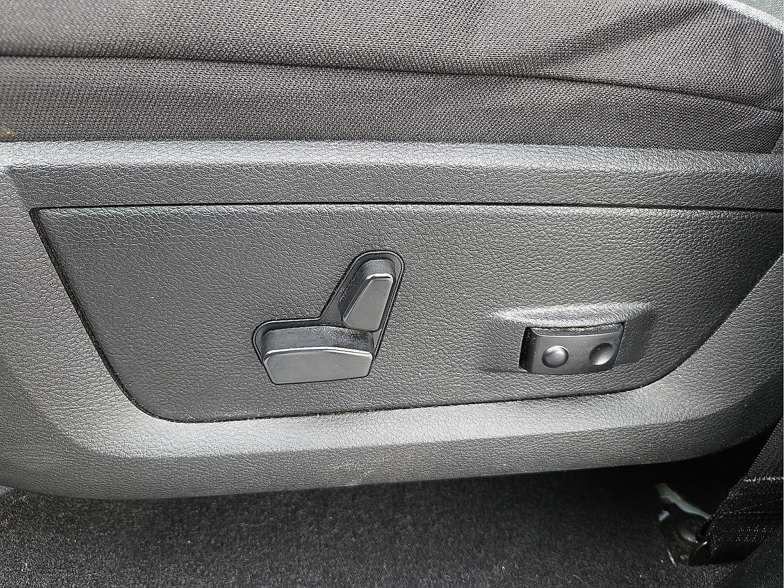 2023 RAM 1500 Classic SLT Crew Cab 4x2 5'7" Box