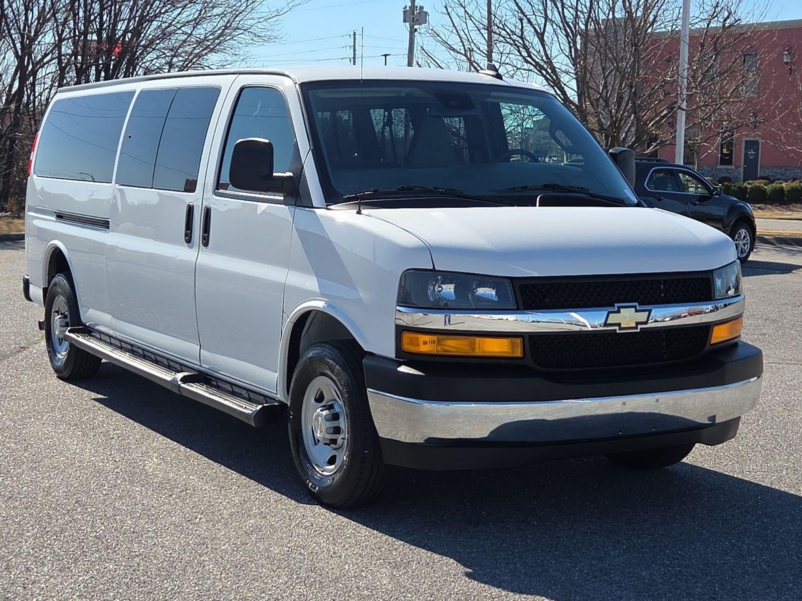 2023 Chevrolet Express Passenger 3500 1LT