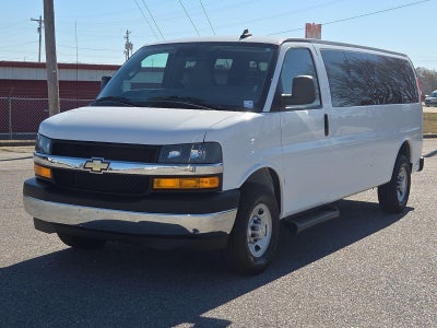 2023 Chevrolet Express Passenger 3500 1LT