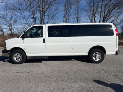 2023 Chevrolet Express Passenger 3500 1LT