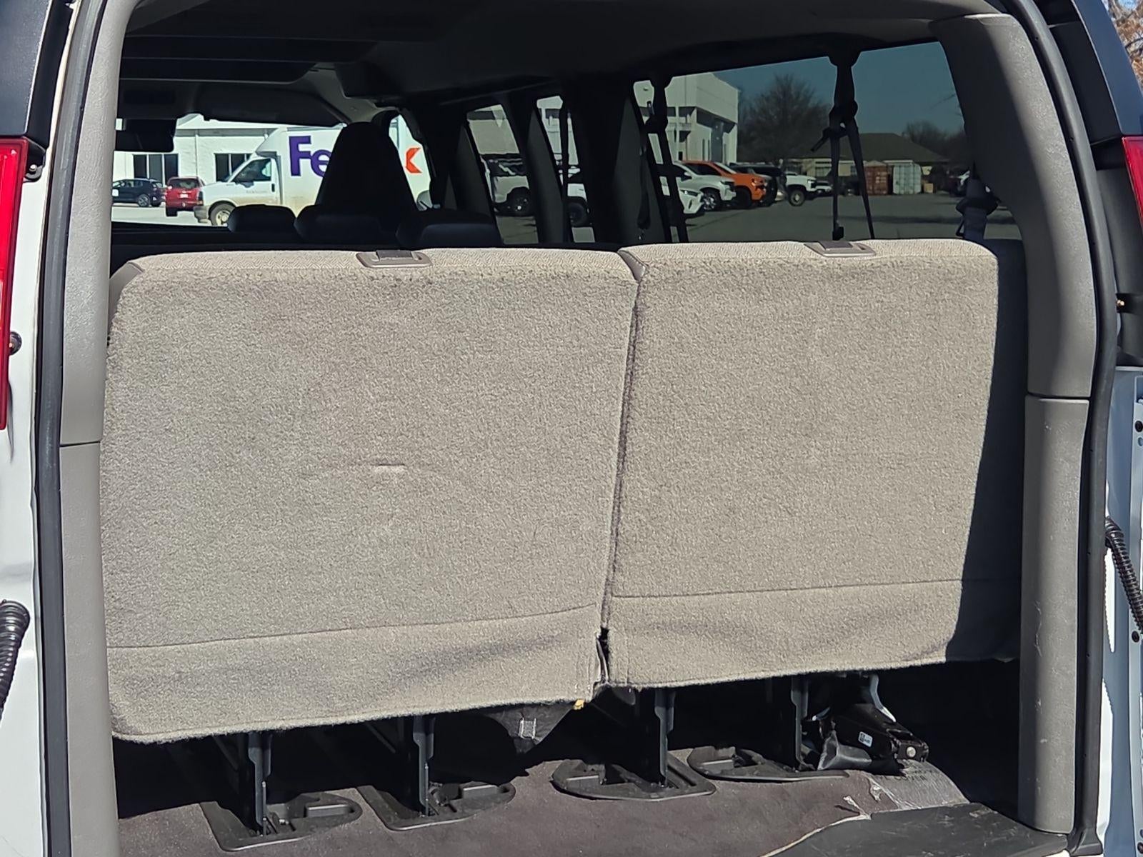 2023 Chevrolet Express Passenger 3500 1LT