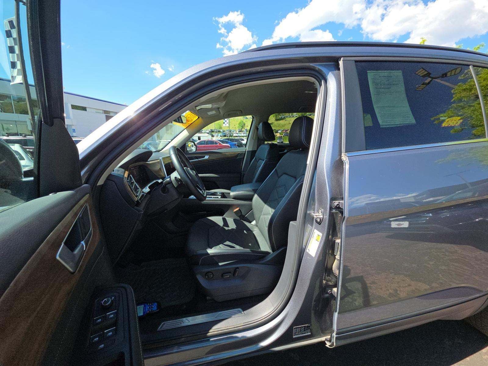 2025 Volkswagen Atlas 2.0T SE w/Technology