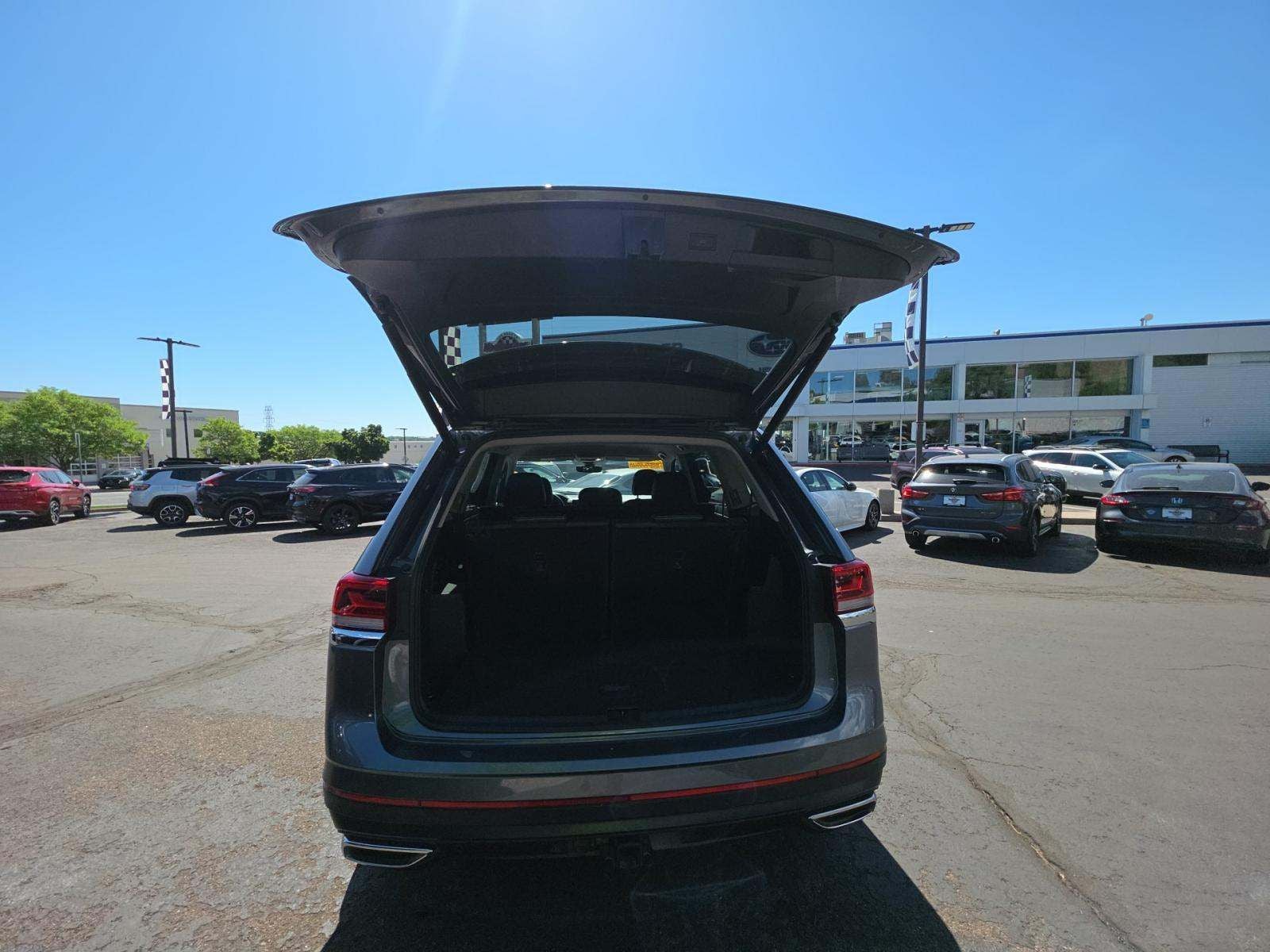 2025 Volkswagen Atlas 2.0T SE w/Technology