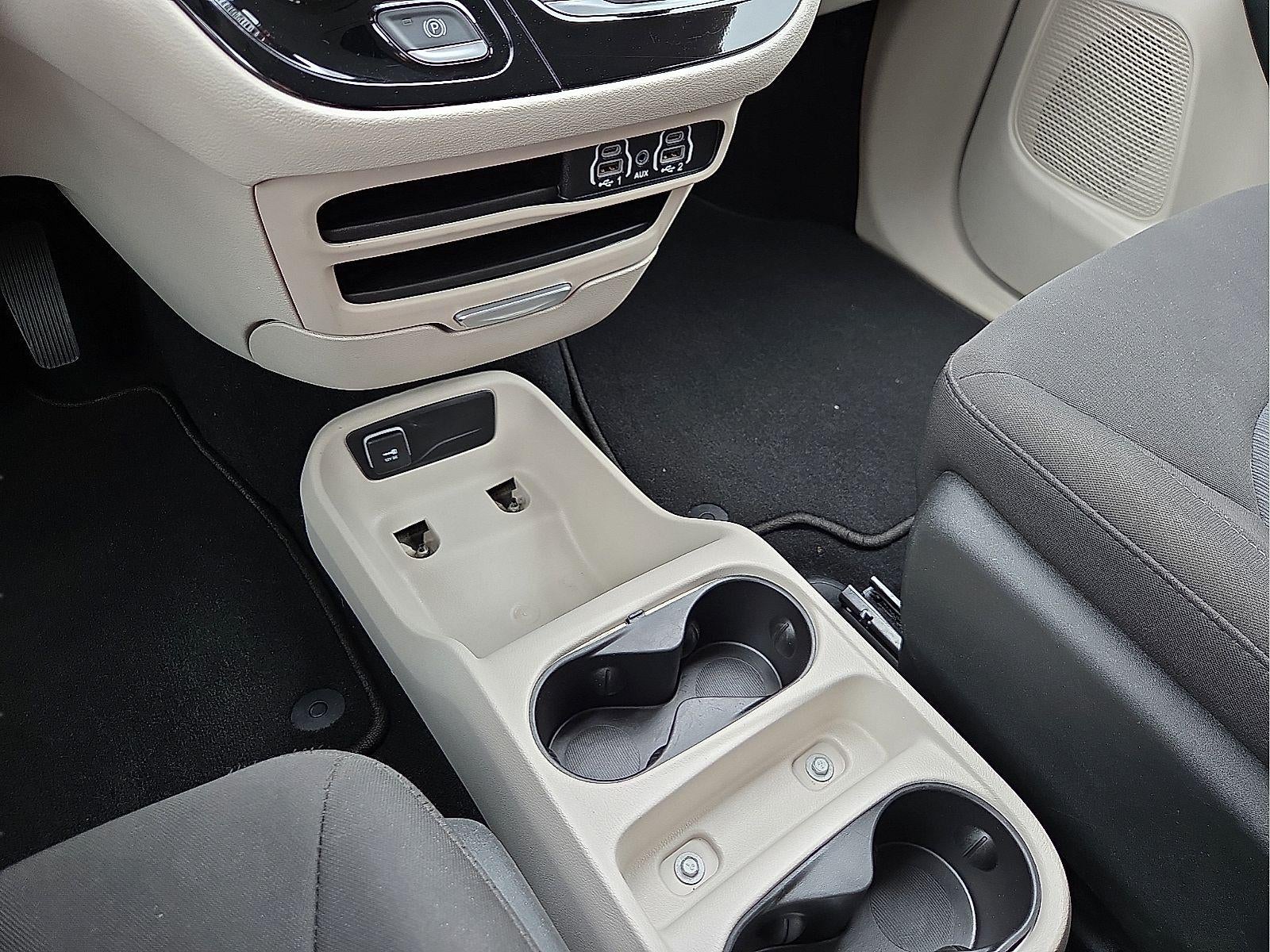 2023 Chrysler Voyager LX