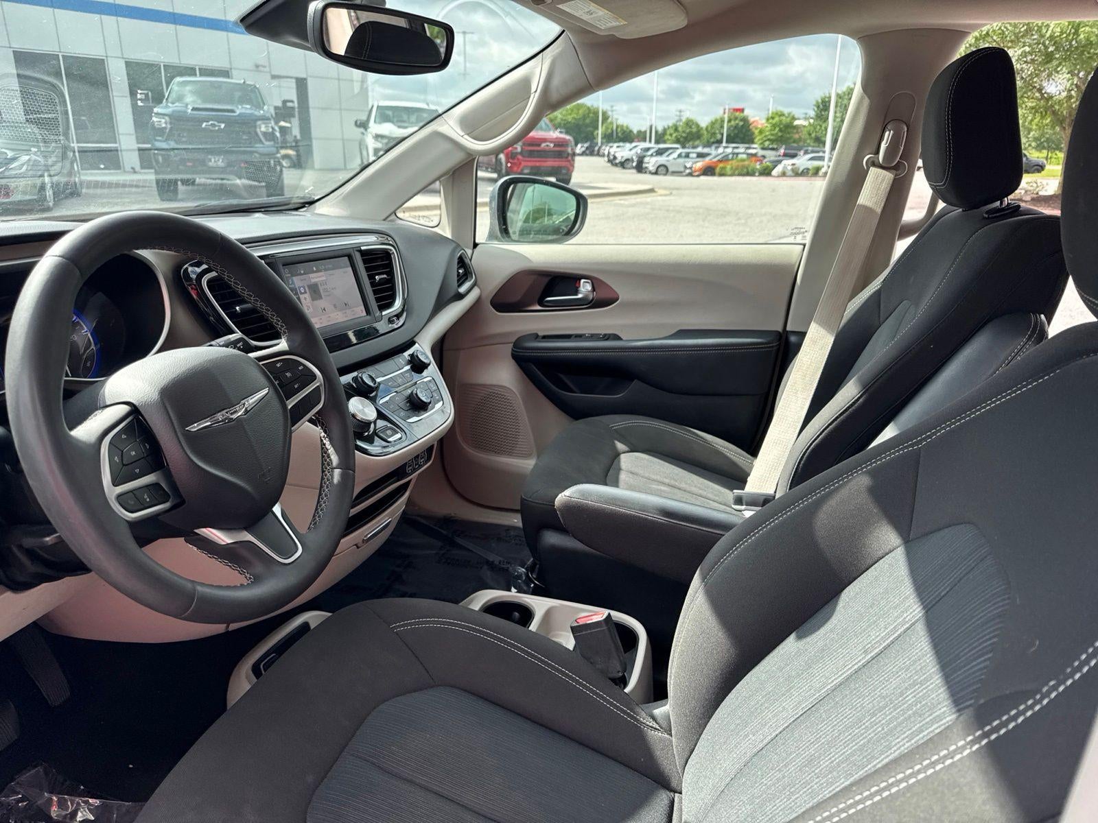 2023 Chrysler Voyager LX