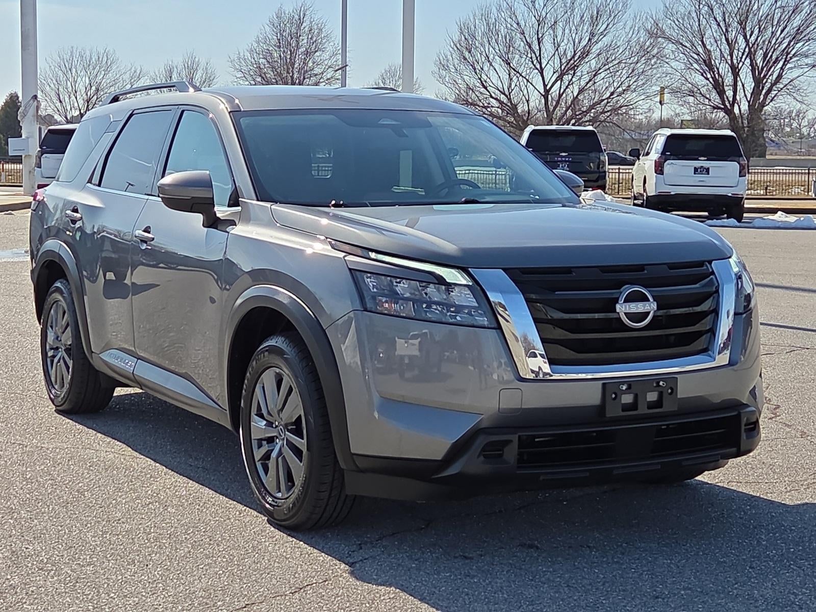 2024 Nissan Pathfinder SV