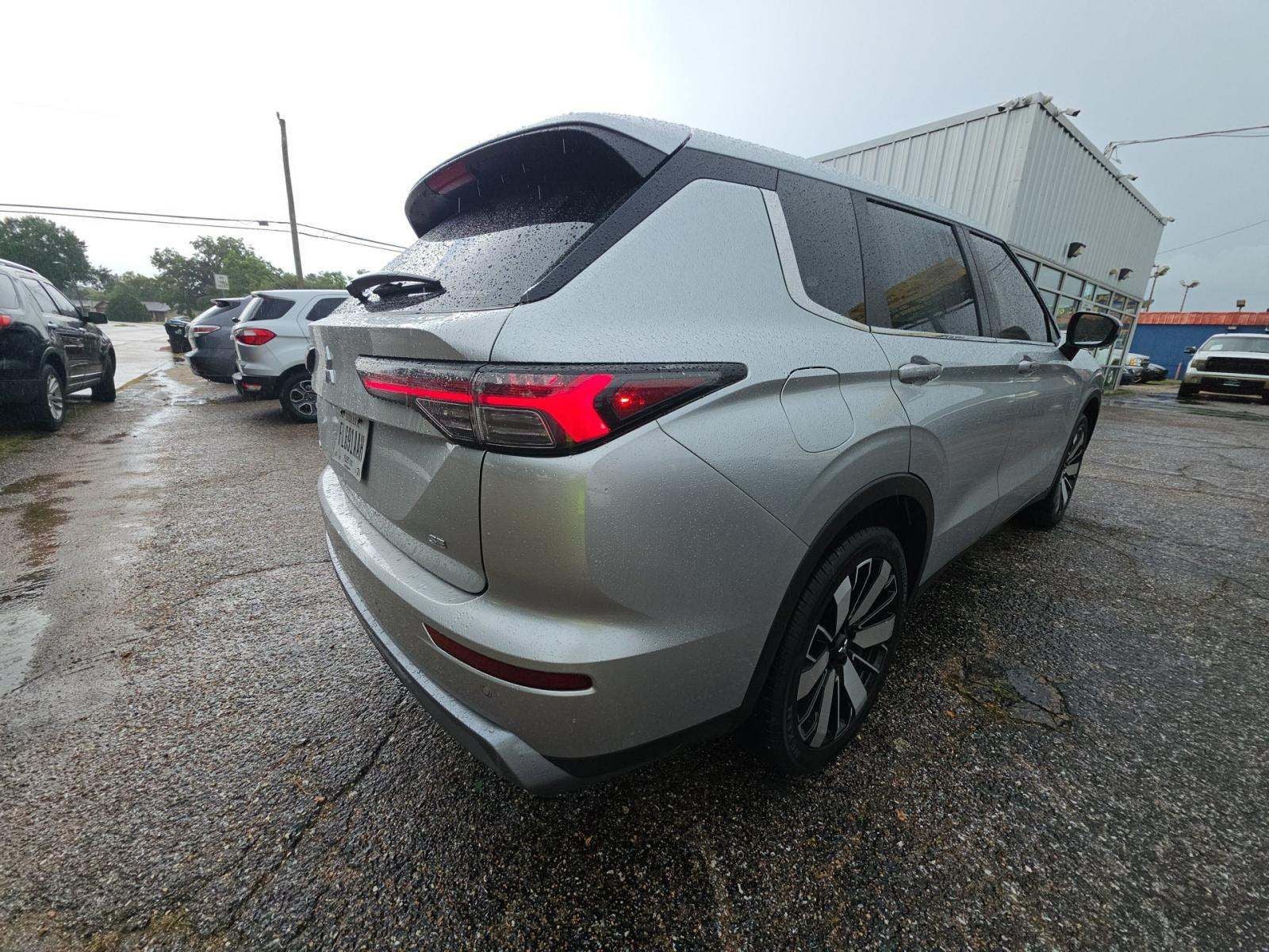 2025 Mitsubishi Outlander SE
