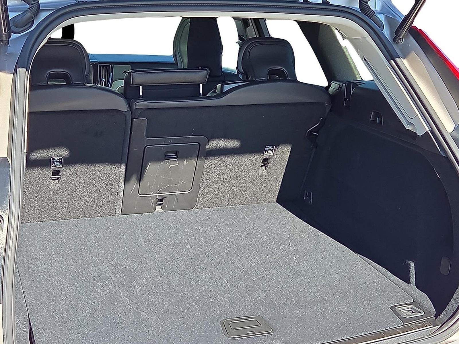 2025 Volvo XC60 Plus