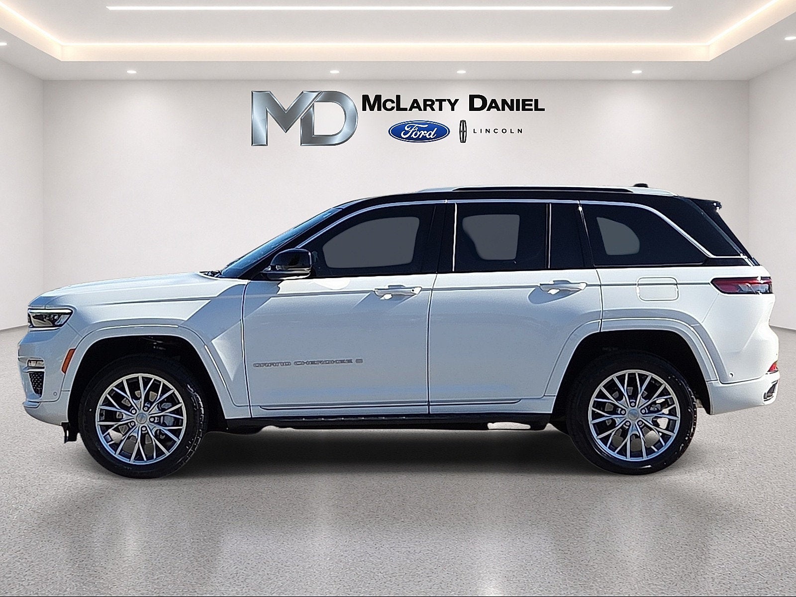 2023 Jeep Grand Cherokee Summit