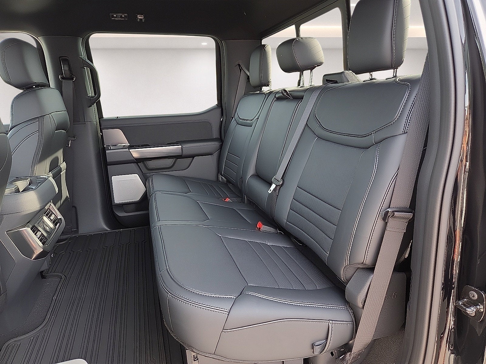 2027 Ford F-350SD Platinum