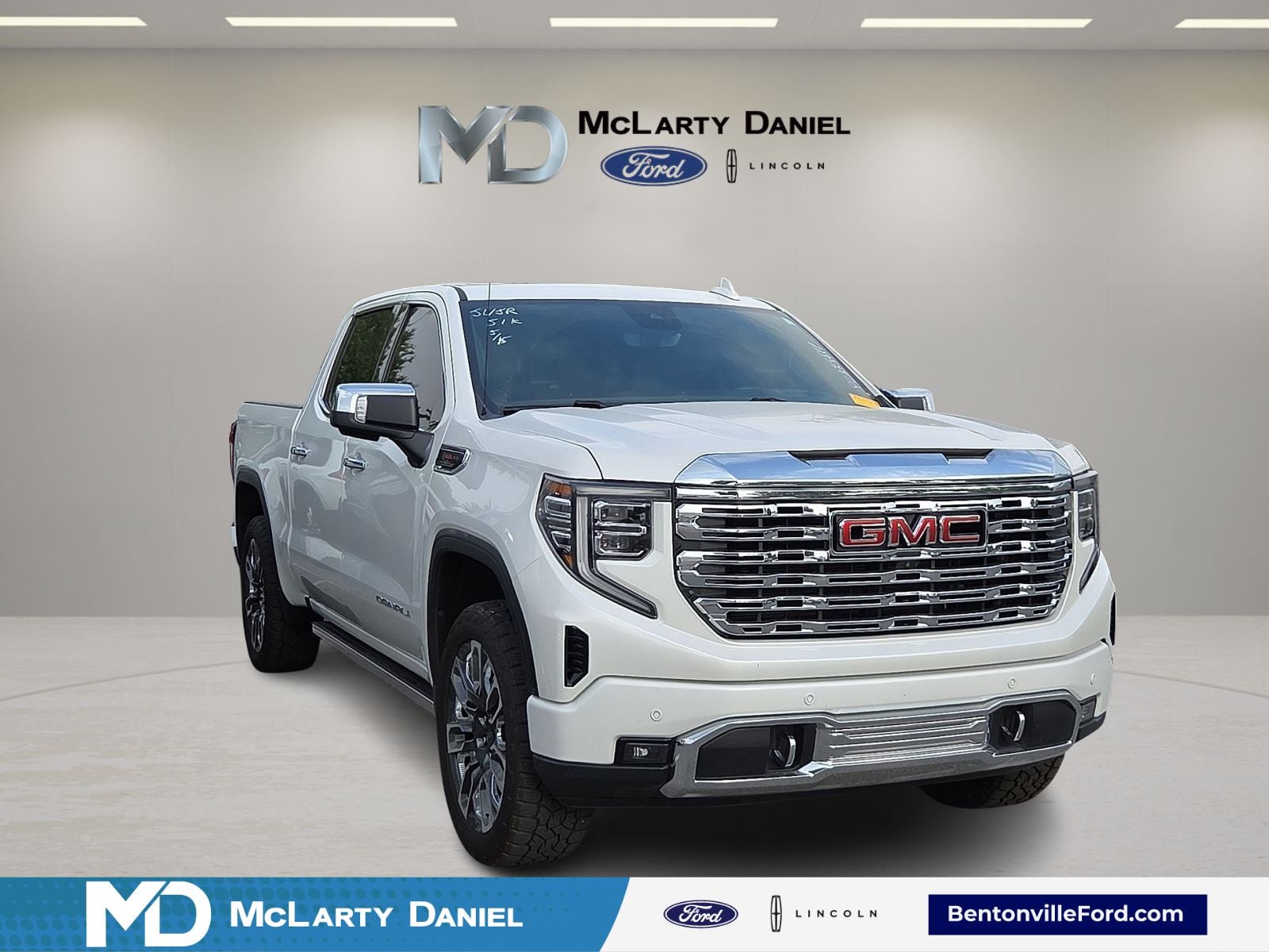 2023 GMC Sierra 4WD Crew Cab Short Box Denali's photo