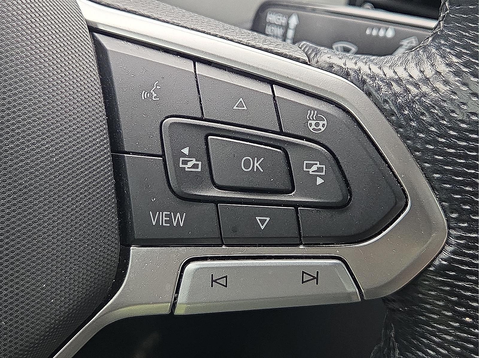 2022 Volkswagen Atlas Cross Sport 3.6L V6 SEL Premium R-Line