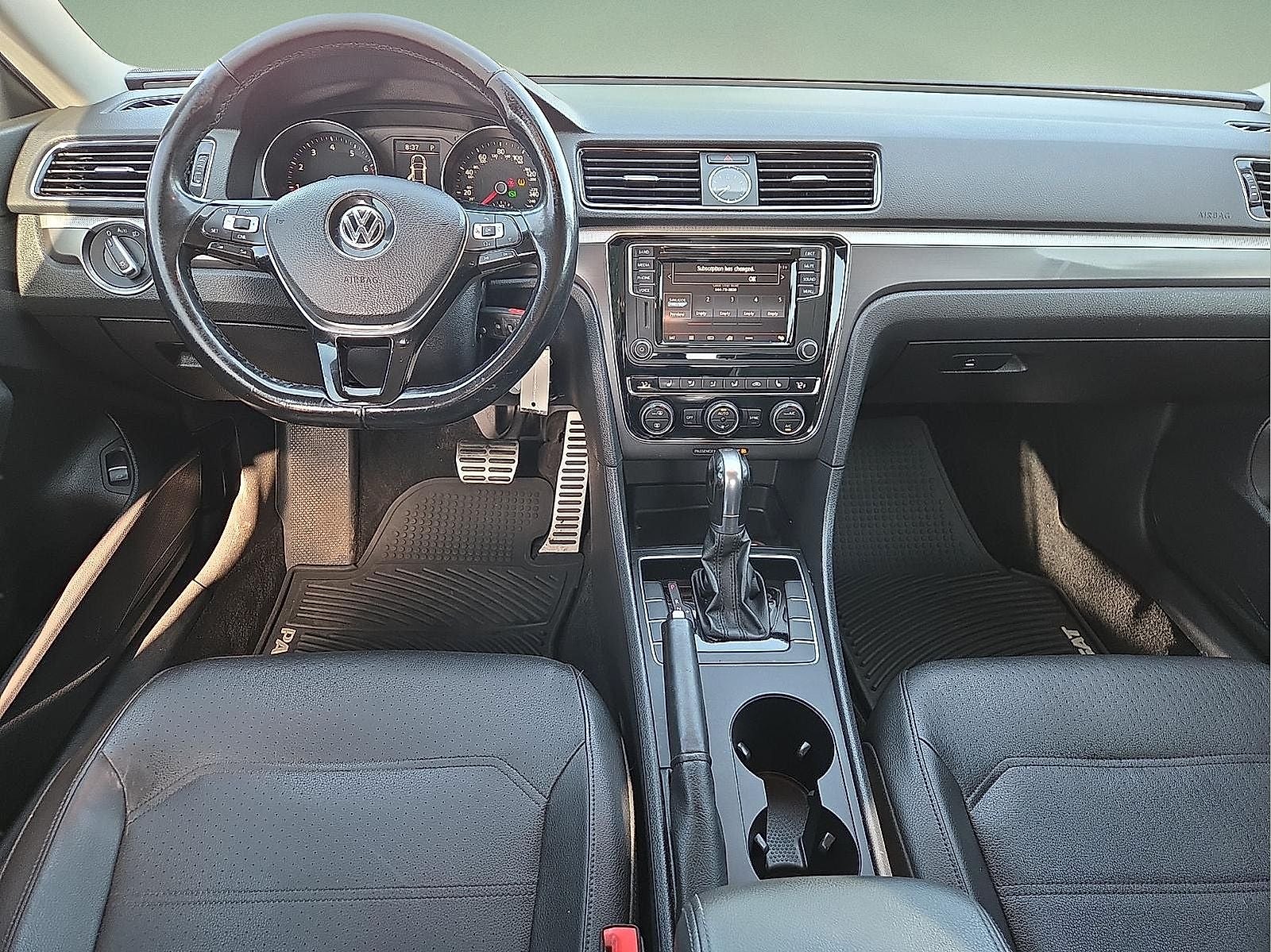 2017 Volkswagen Passat 1.8T R-Line
