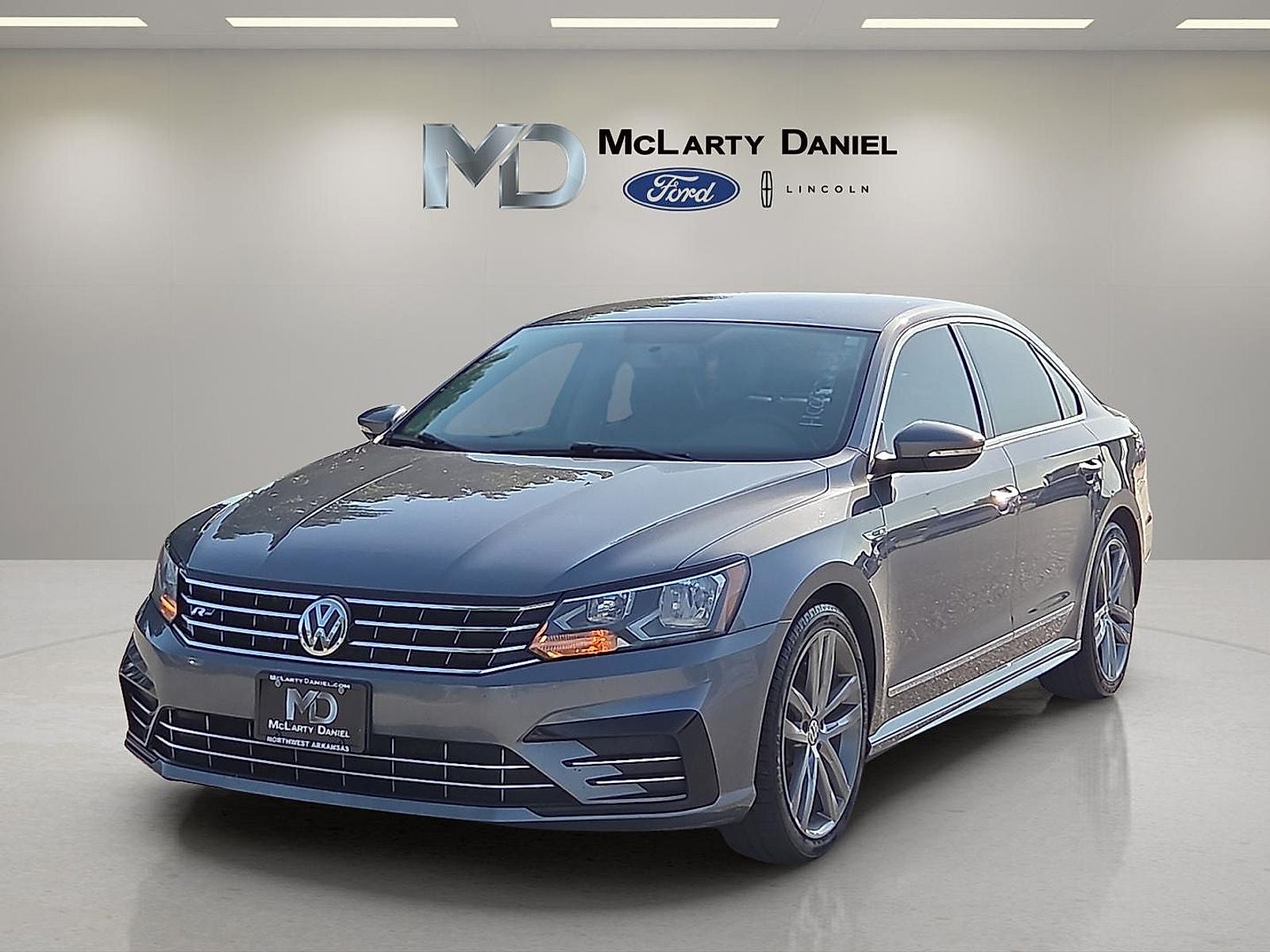 2017 Volkswagen Passat 1.8T R-Line