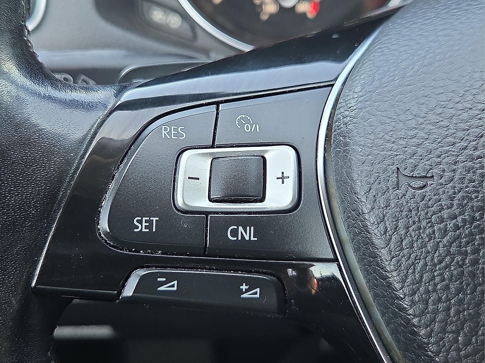 2017 Volkswagen Passat 1.8T R-Line
