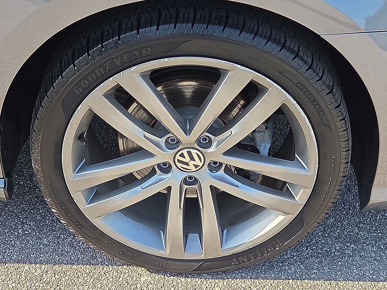 2017 Volkswagen Passat 1.8T R-Line