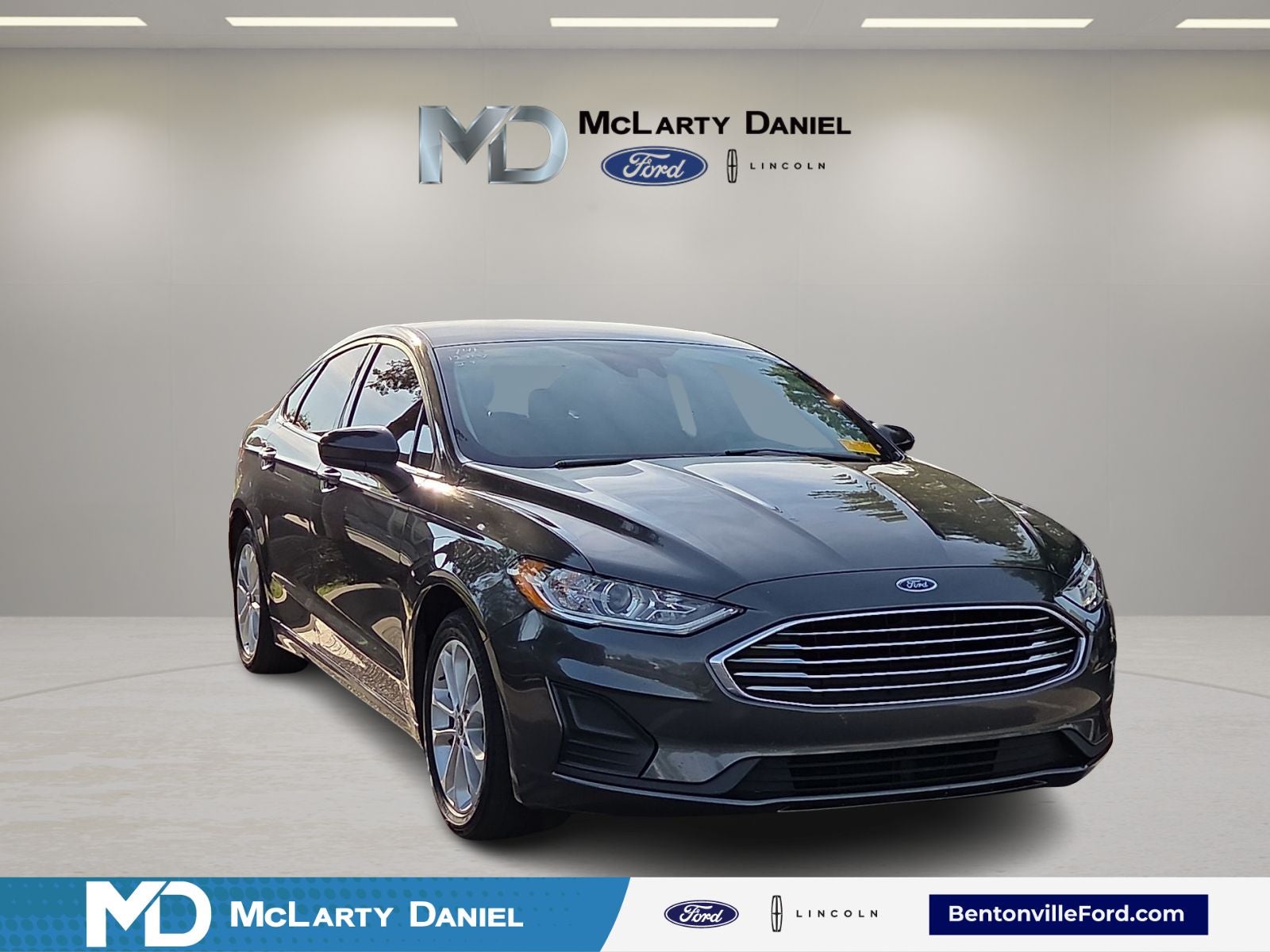 2020 Ford Fusion SE's photo