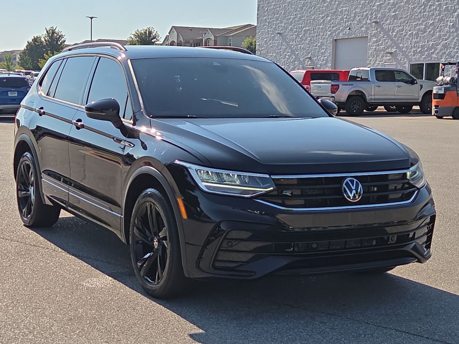 2023 Volkswagen Tiguan 2.0T SE R-Line Black