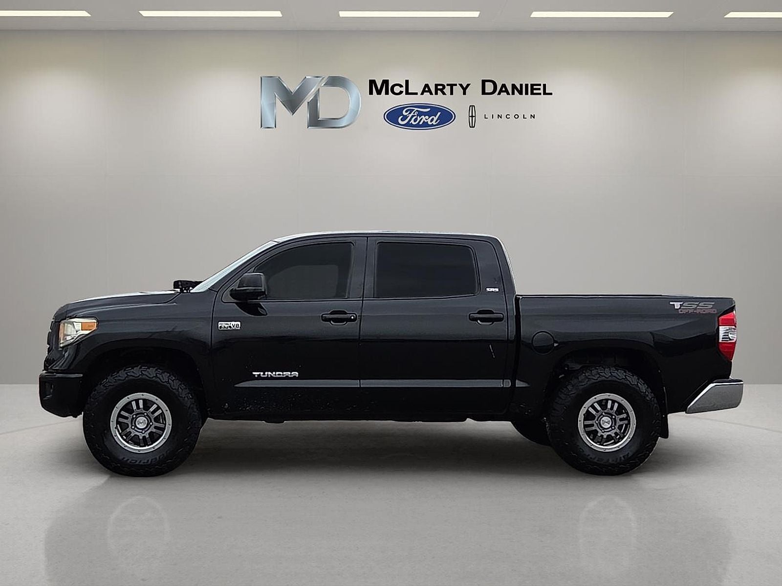 2017 Toyota Tundra SR5