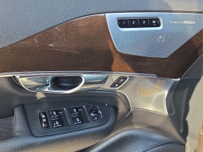 2016 Volvo XC90 T6 Momentum