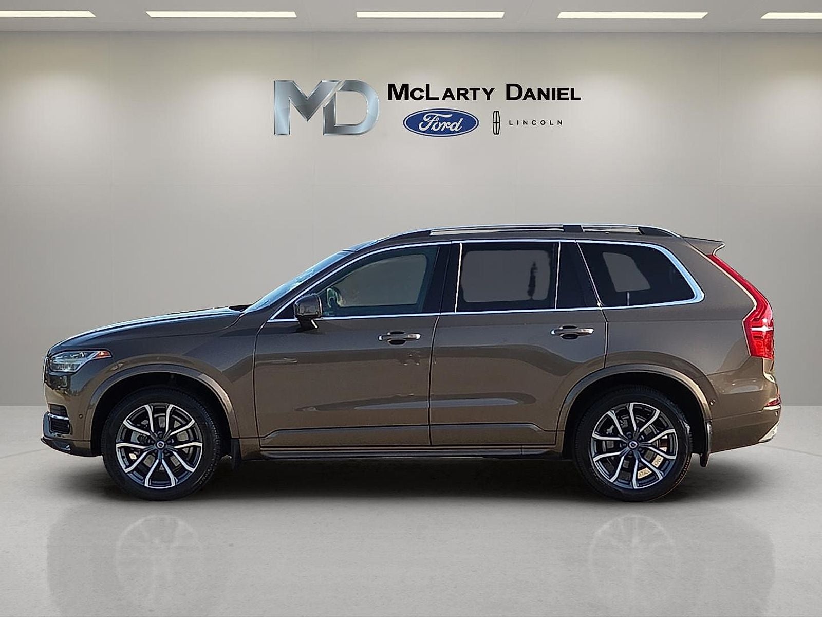 2016 Volvo XC90 T6 Momentum