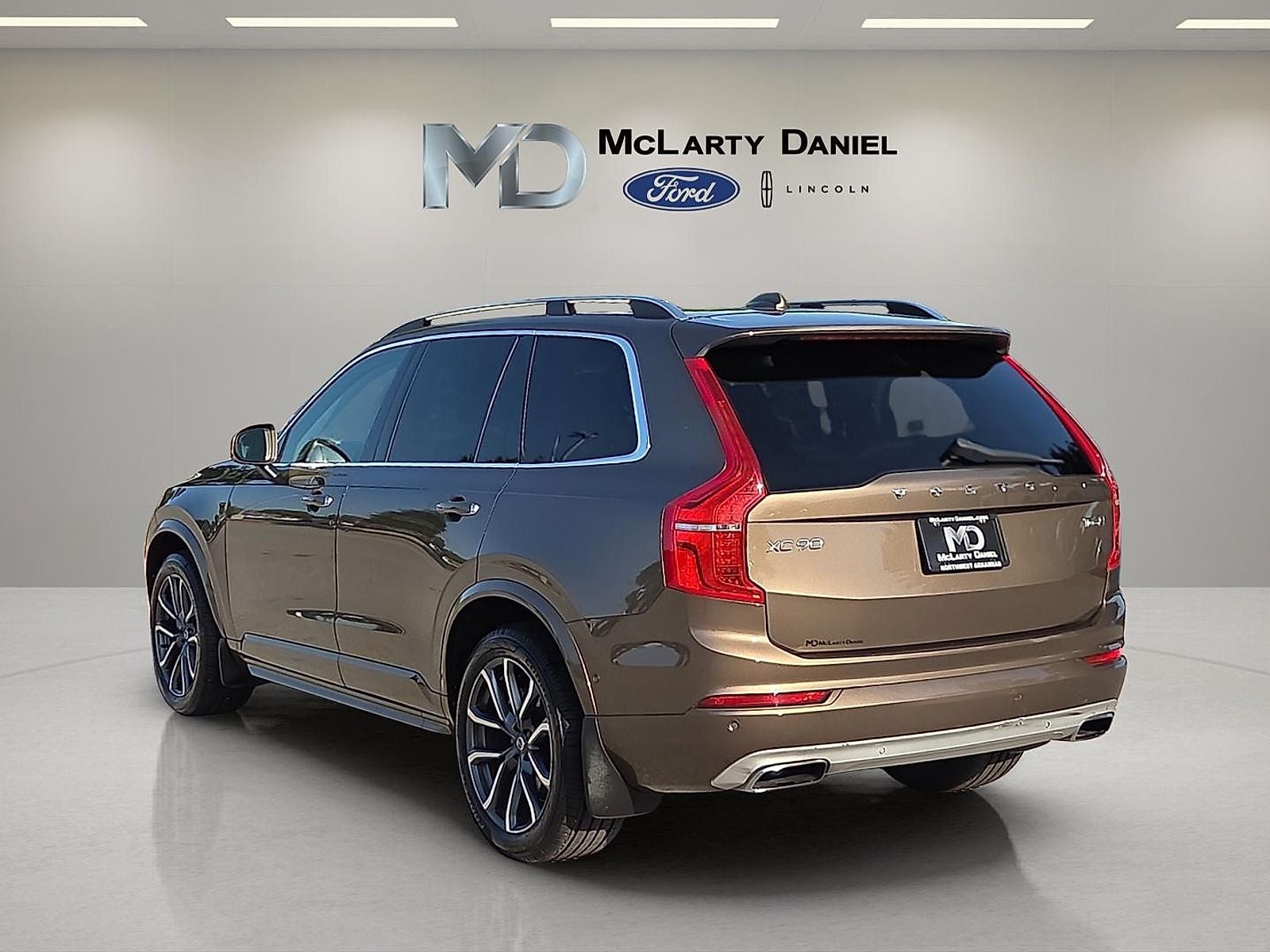 2016 Volvo XC90 T6 Momentum