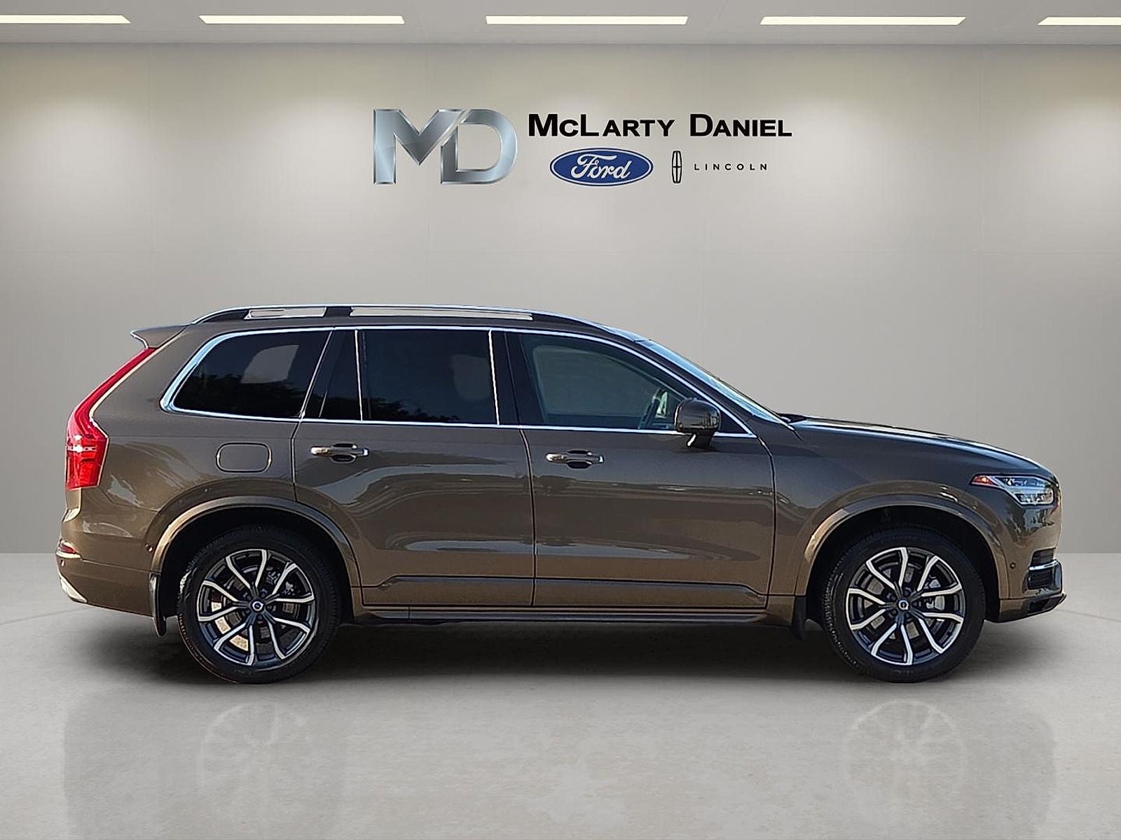 2016 Volvo XC90 T6 Momentum