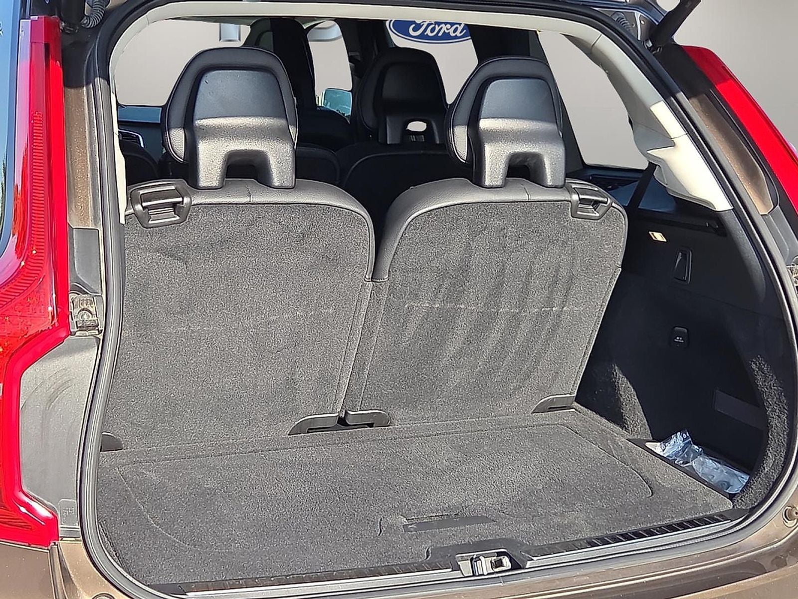 2016 Volvo XC90 T6 Momentum