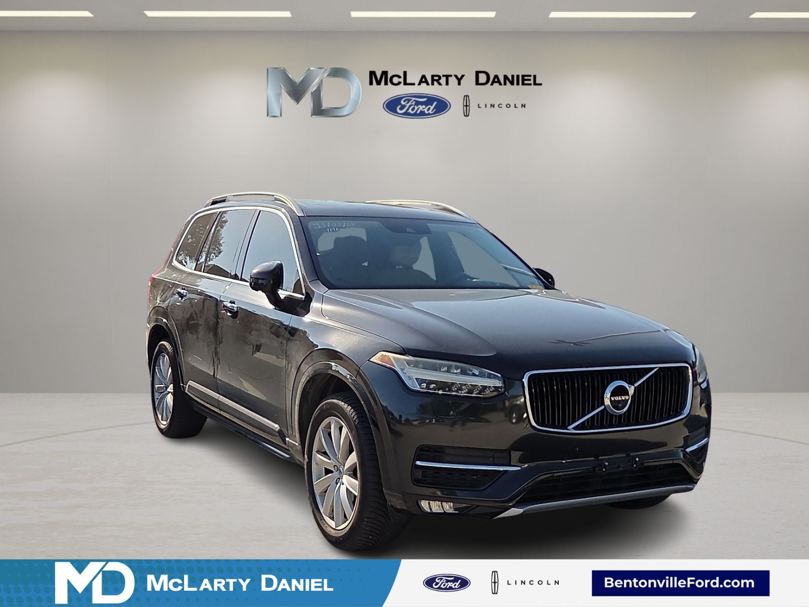 2016 Volvo XC90 T6 AWD Momentum's photo