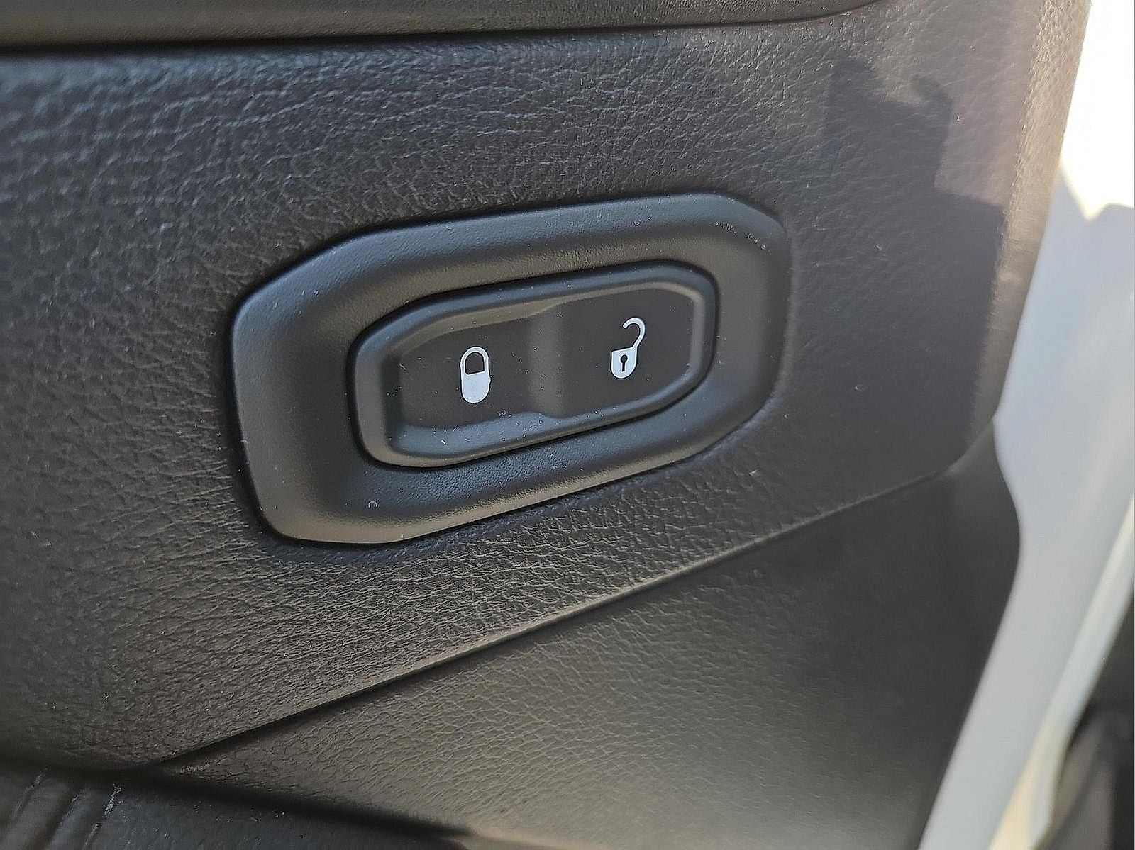 2020 Jeep Wrangler Unlimited Sahara Altitude