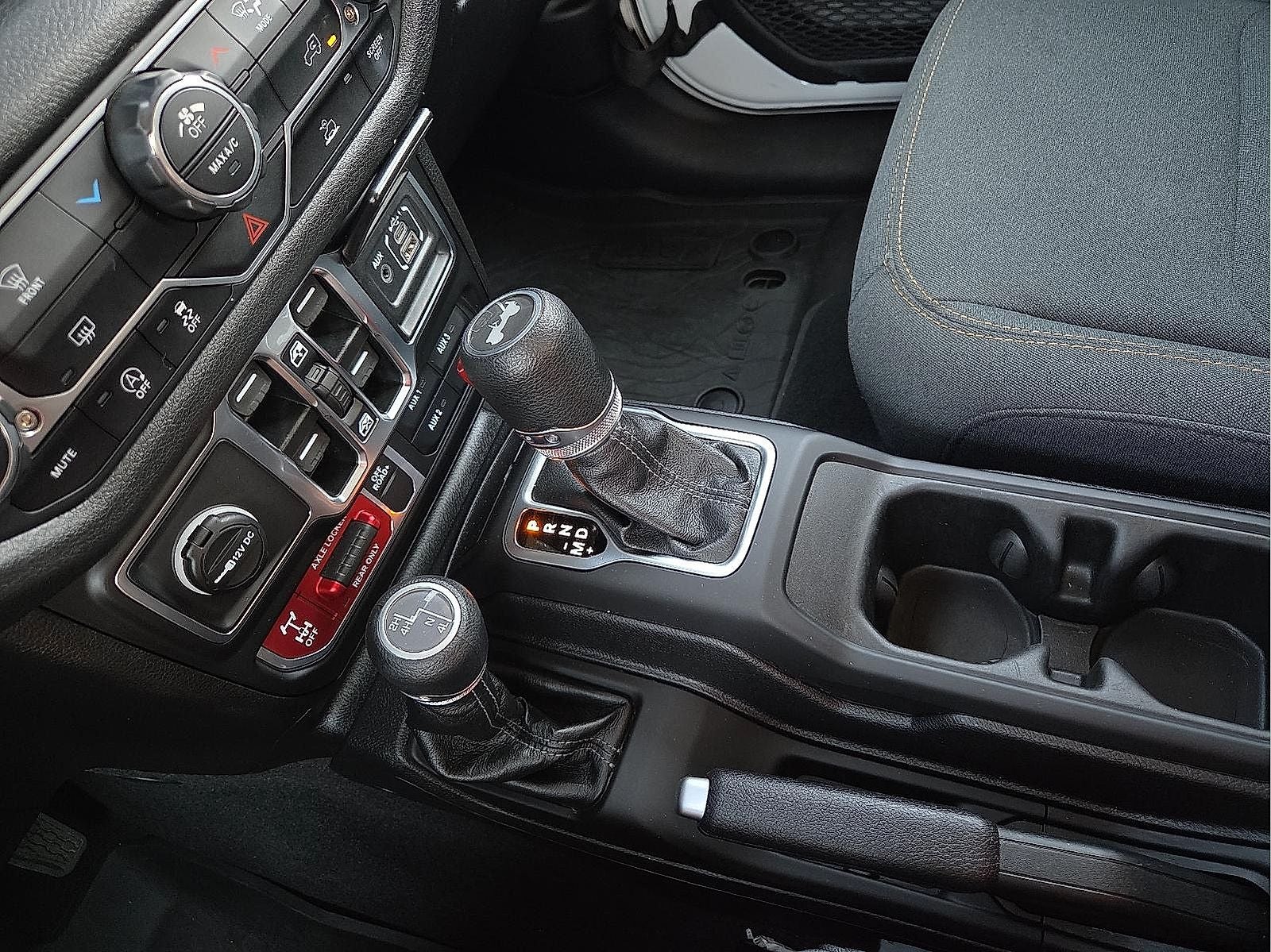 2025 Jeep Wrangler 4-Door Willys 4x4