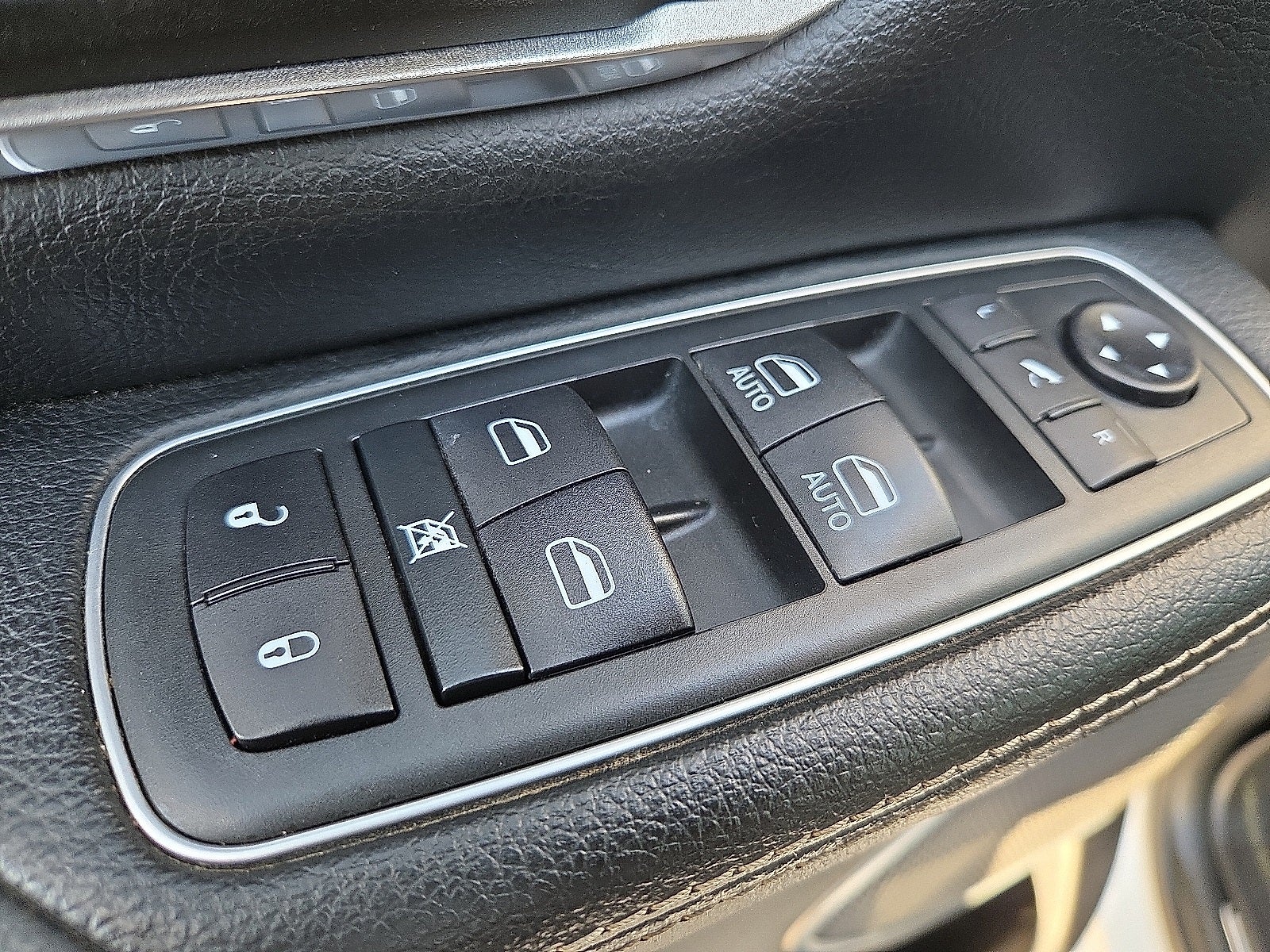 2020 RAM 1500 Laramie Crew Cab 4x4 5'7' Box