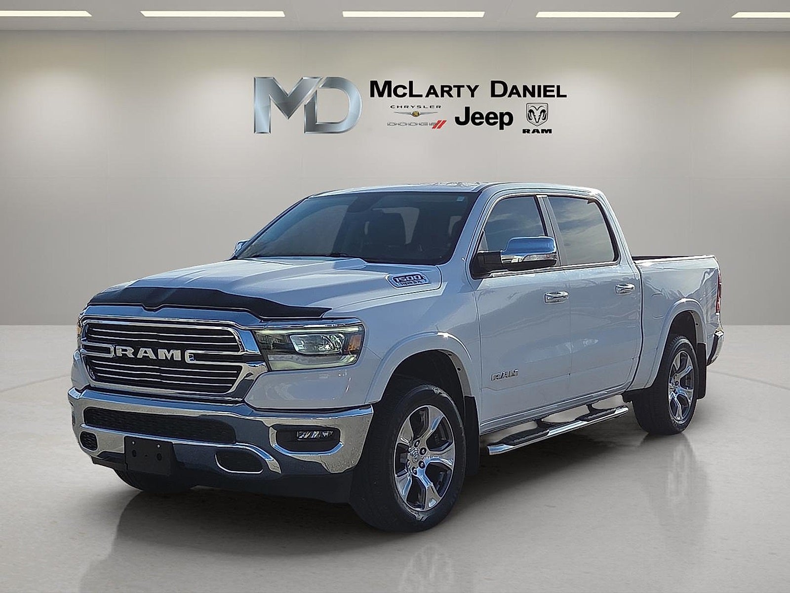 2020 RAM 1500 Laramie Crew Cab 4x4 5'7' Box