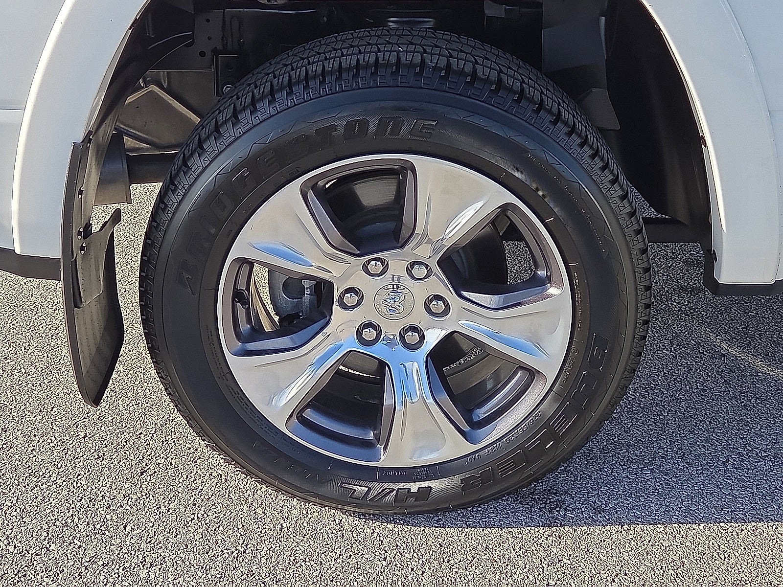 2020 RAM 1500 Laramie Crew Cab 4x4 5'7' Box