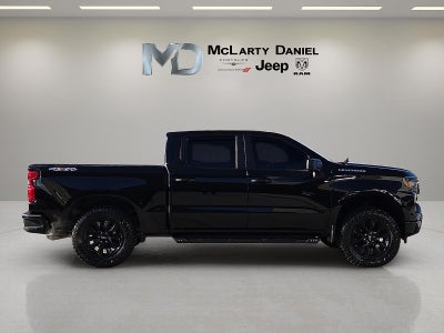 2022 Chevrolet Silverado 1500 4WD Crew Cab Short Bed Custom