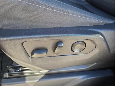 2022 Chevrolet Silverado 1500 4WD Crew Cab Short Bed Custom