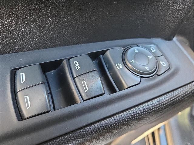 2022 Chevrolet Silverado 1500 4WD Crew Cab Short Bed Custom