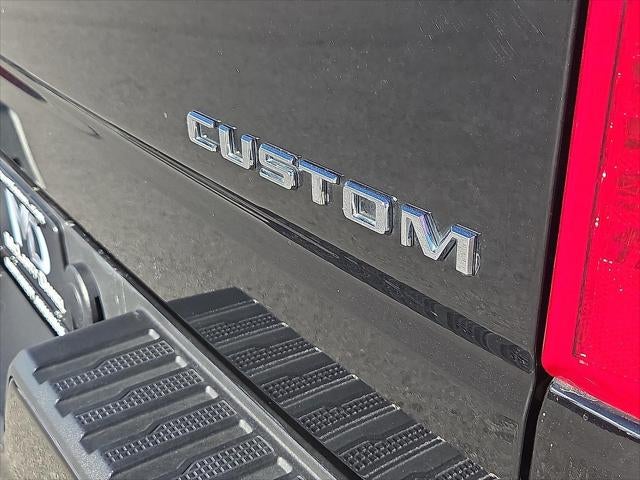2022 Chevrolet Silverado 1500 4WD Crew Cab Short Bed Custom