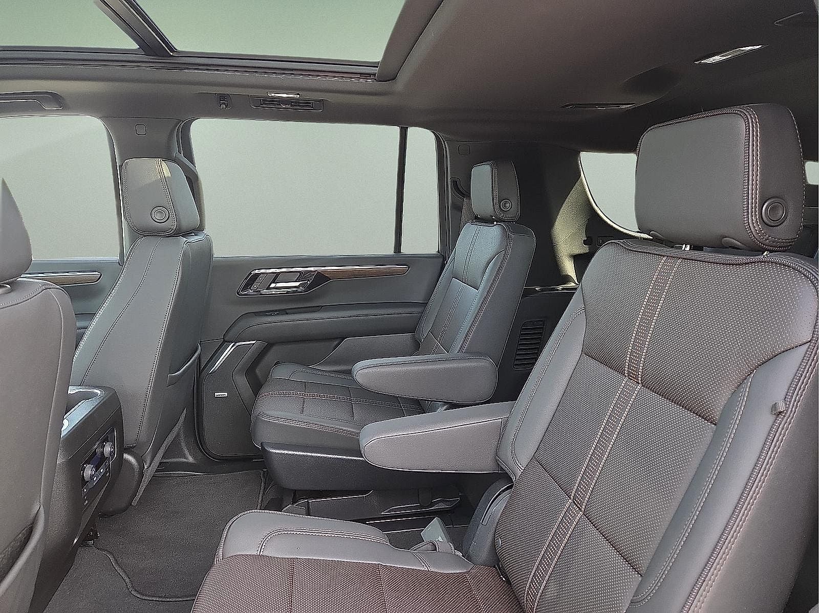 2025 Chevrolet Suburban 4WD High Country