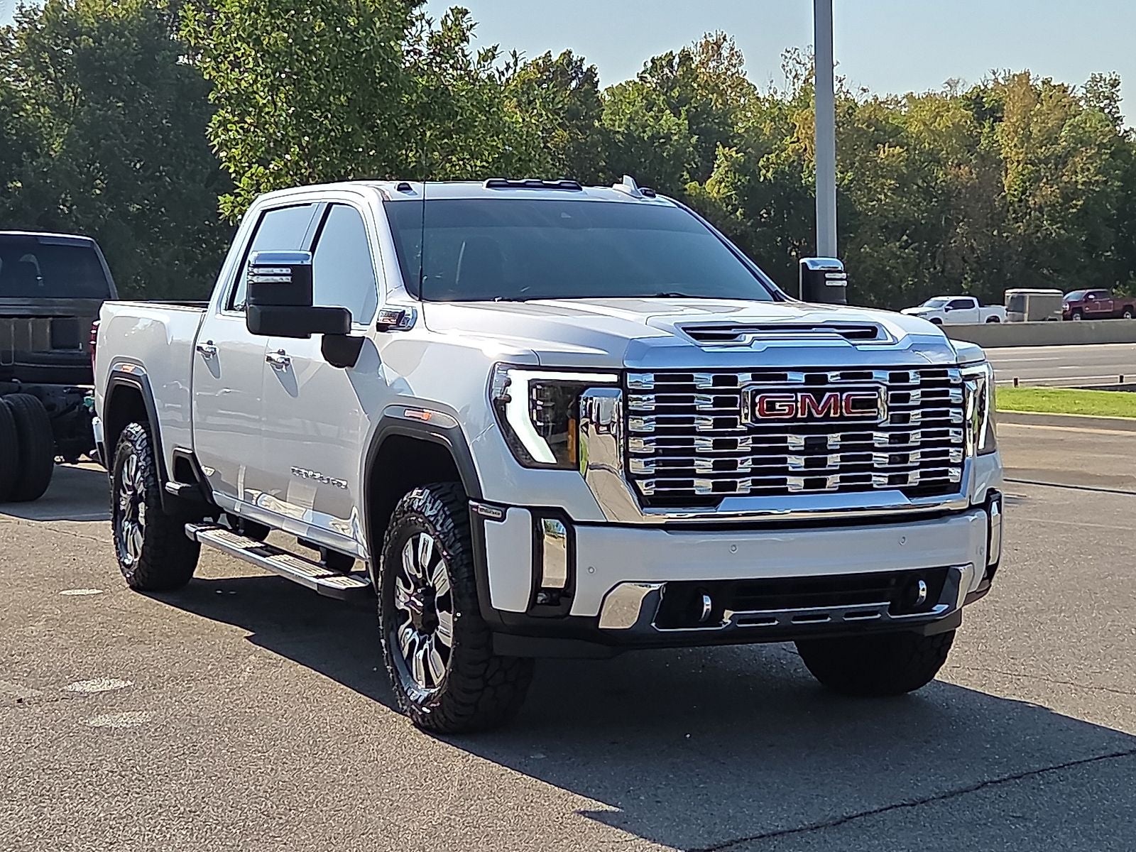 2024 GMC Sierra 2500HD 4WD Crew Cab Standard Bed Denali