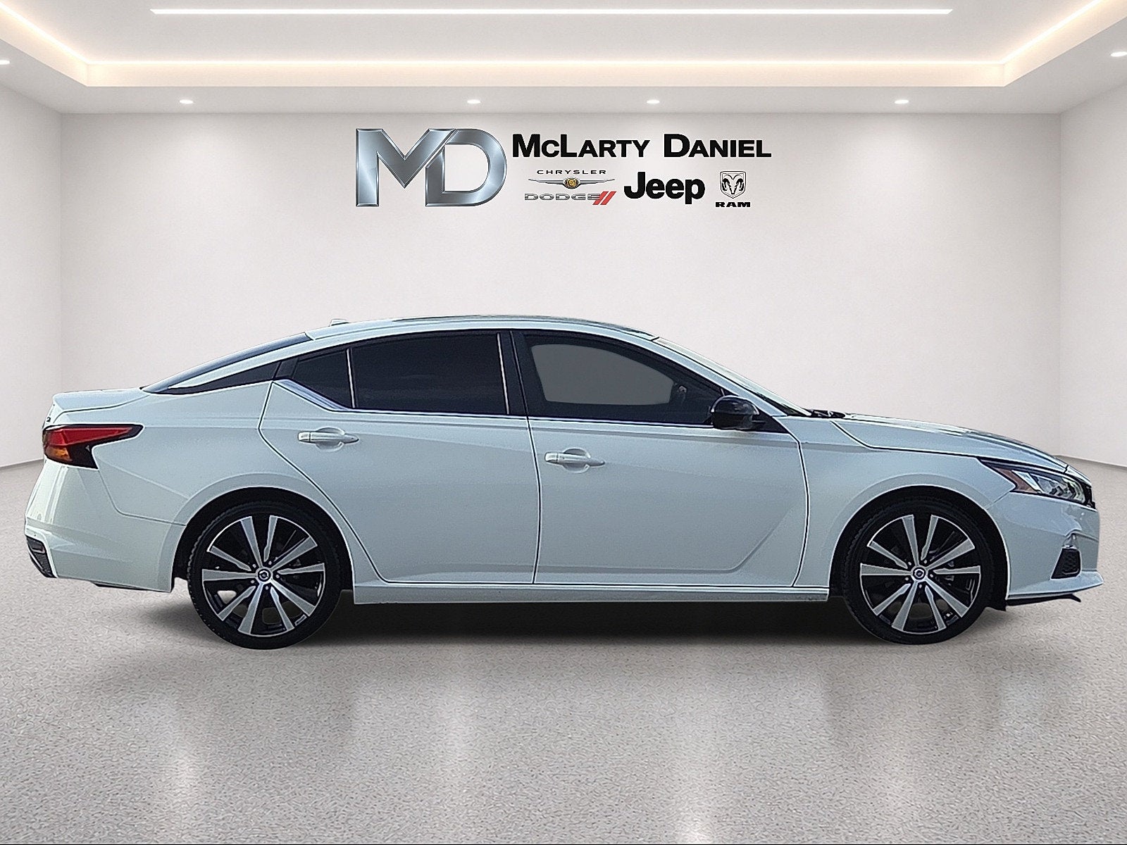 2021 Nissan Altima SR FWD