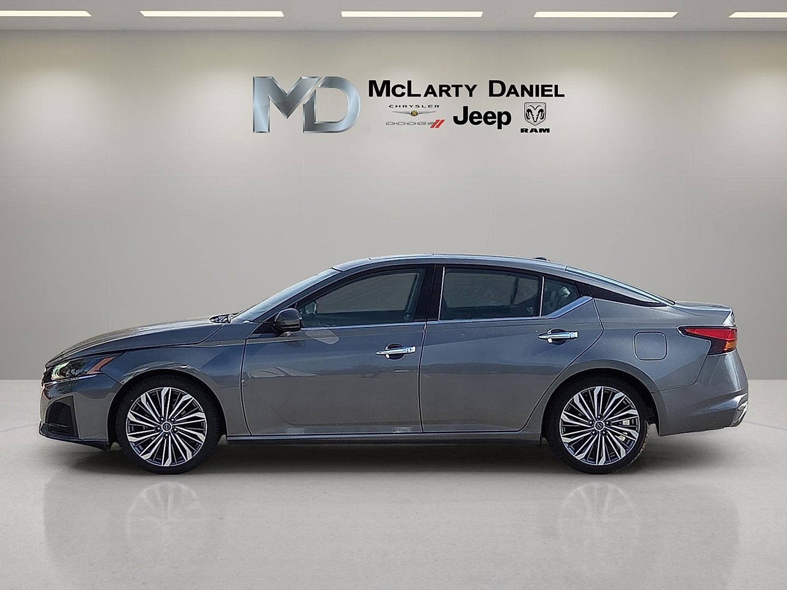 2023 Nissan Altima SL FWD