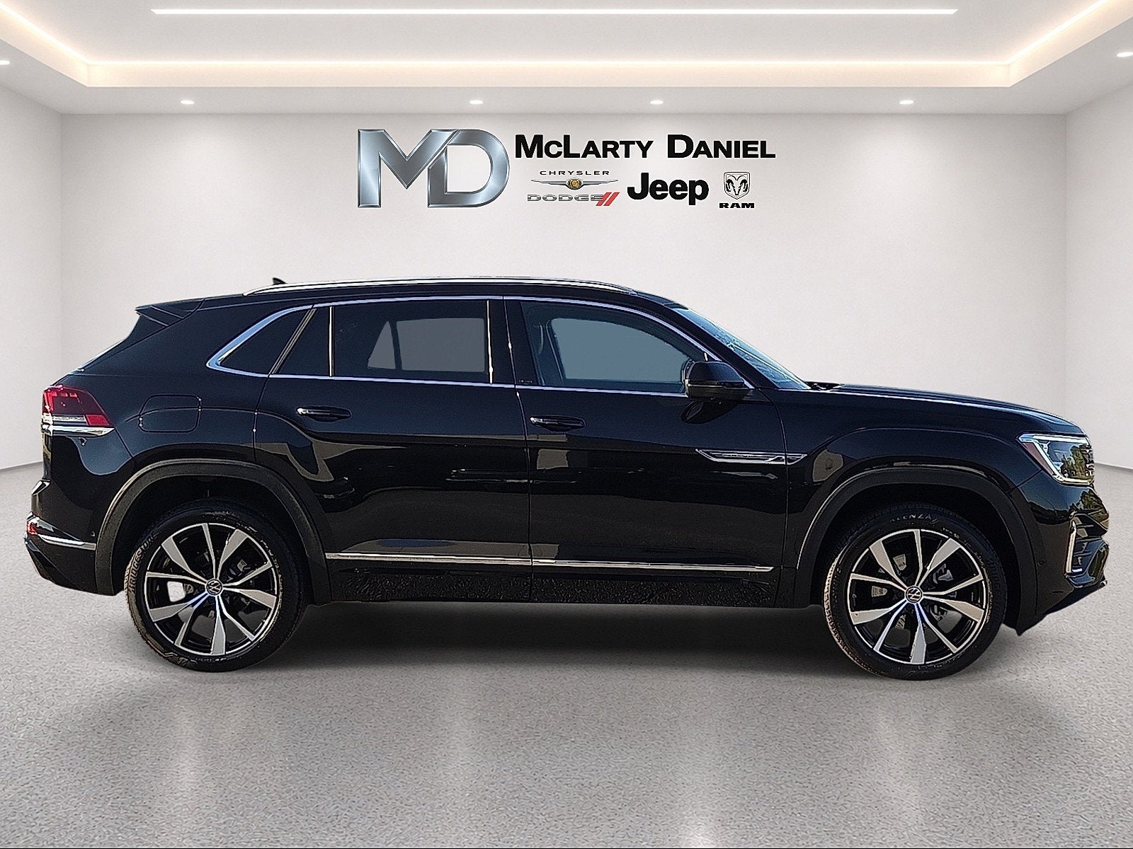 2024 Volkswagen Atlas Cross Sport 2.0T SEL Premium R-Line