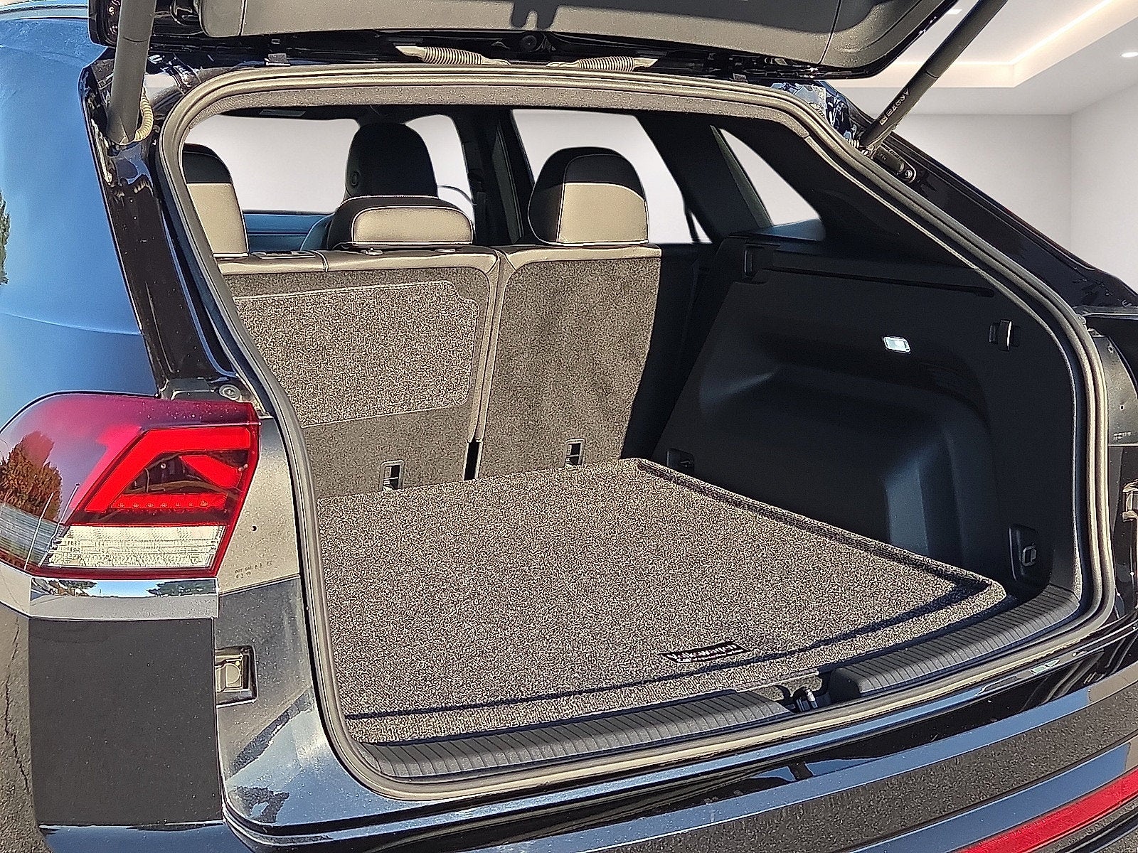 2024 Volkswagen Atlas Cross Sport 2.0T SEL Premium R-Line