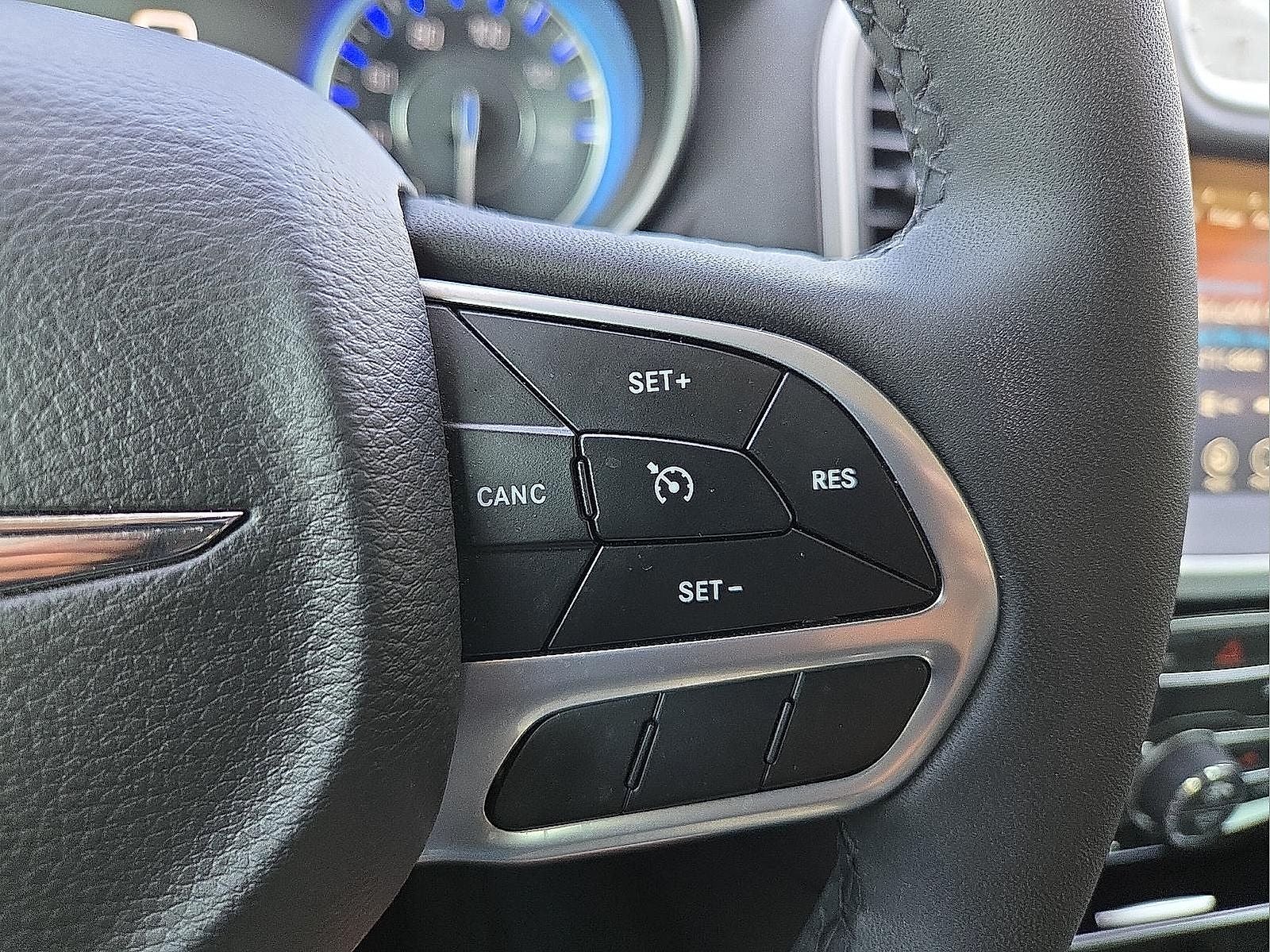 2023 Chrysler 300 Touring L