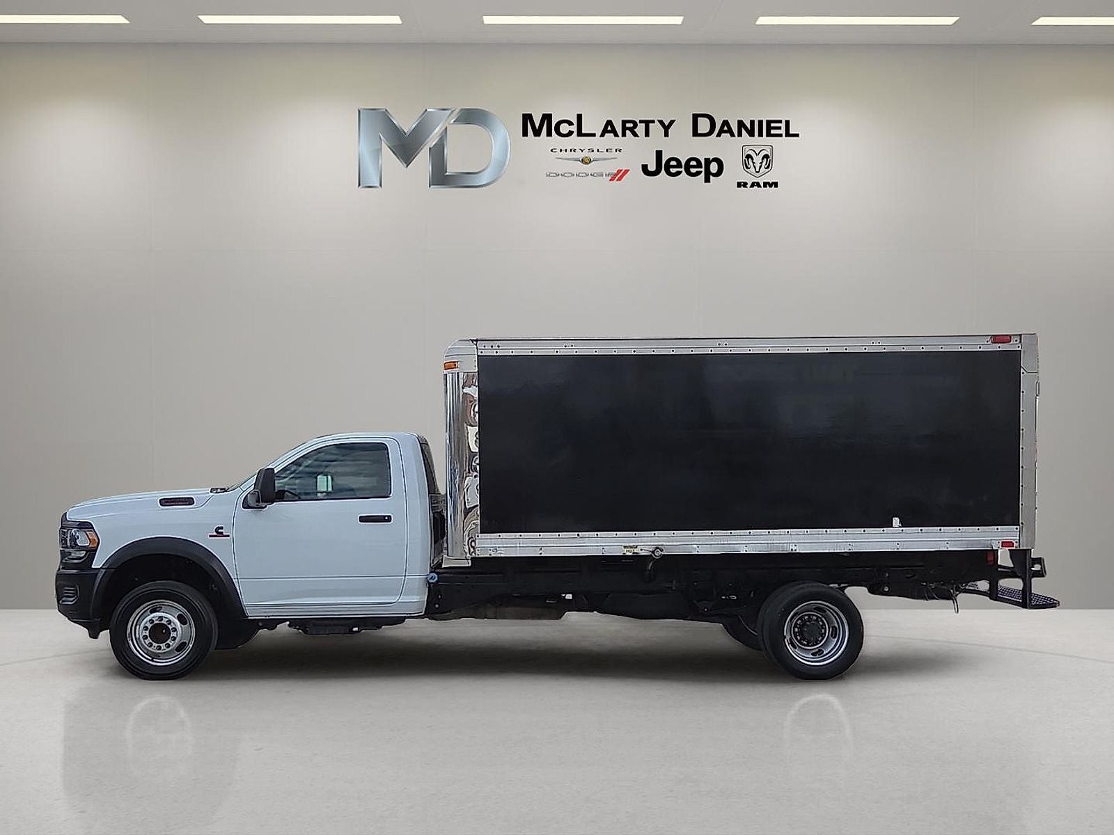 2023 RAM 5500 Chassis Tradesman/SLT