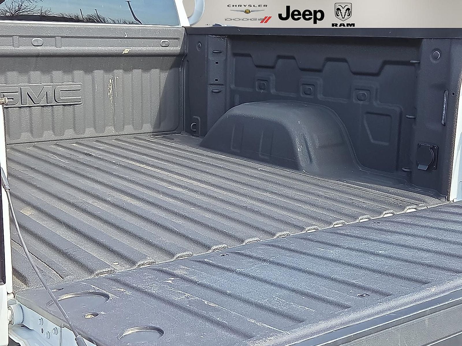 2025 GMC Sierra 1500 4WD Crew Cab Short Box Elevation with 3SB